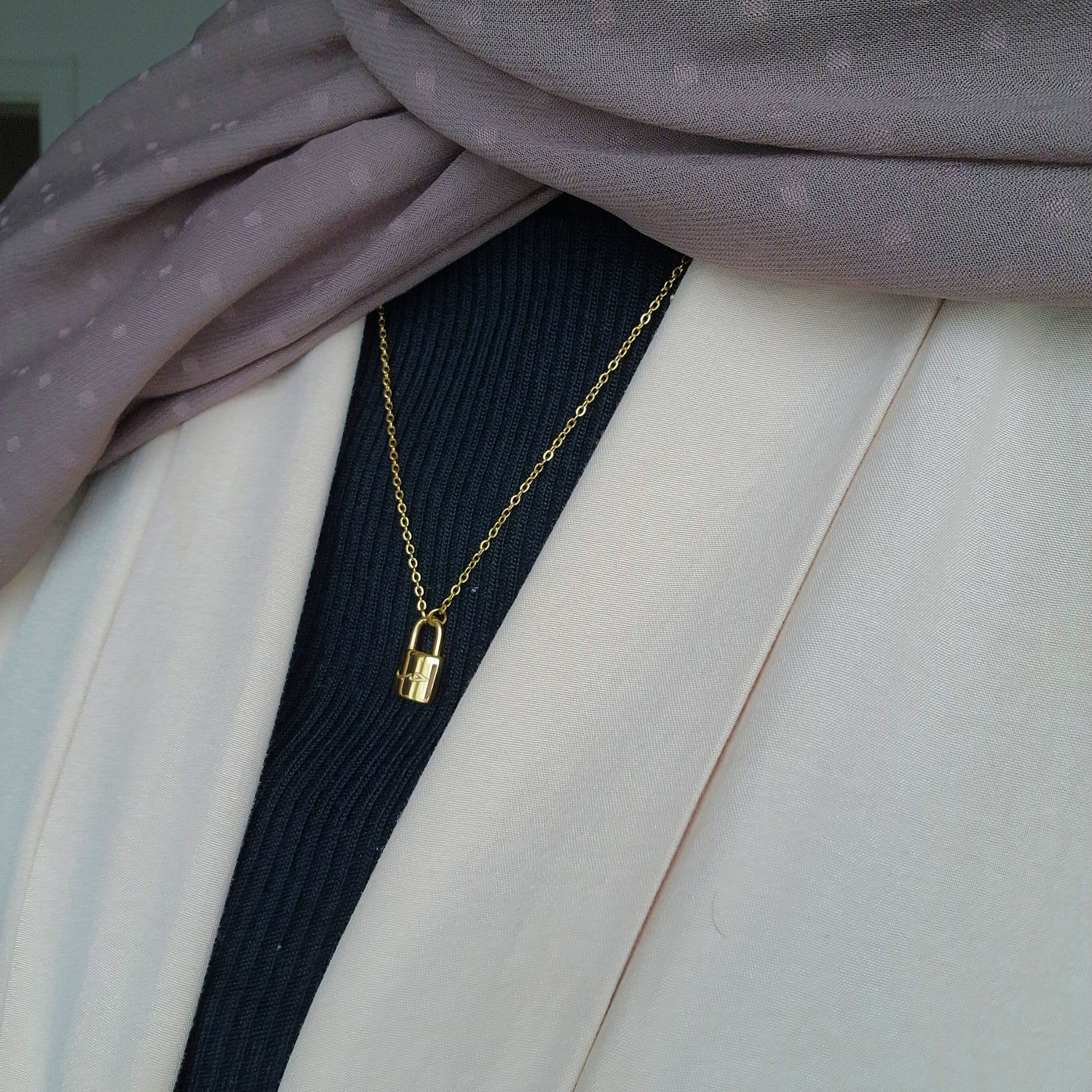 Halskette mit Schloss-Anhänger "حب" (Liebe) - HILALING